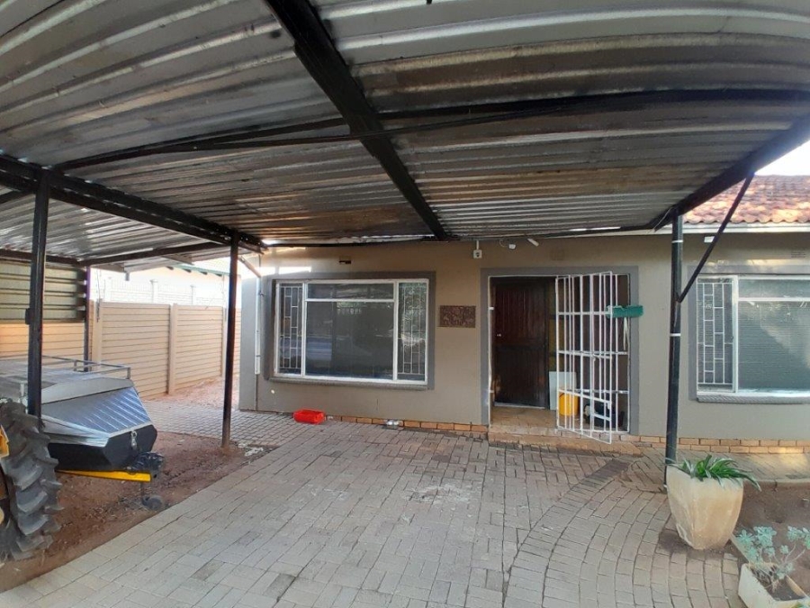 5 Bedroom Property for Sale in Geelhoutpark North West